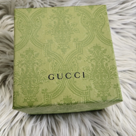 Gucci Box and pillow - Picture 6 of 10